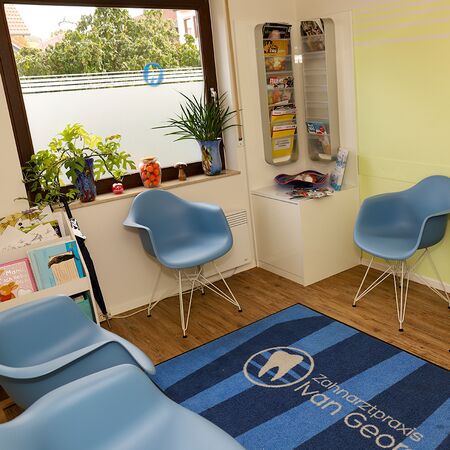 Zahnarztpraxis Georgiev Iphofen - Wartezimmer